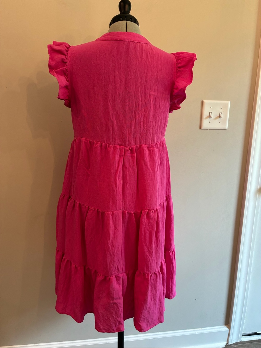 entro Hot Pink Tiered Midi Dress with Ruffle Sleeves 007 - Picture 4 of 9